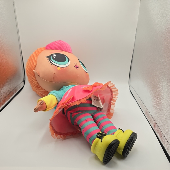 LOL Surprise Neon Pink QT Huggable Soft Plush Doll 2020 w/Yellow Boots - Picture 3 of 7